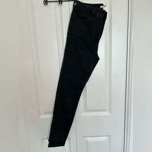 Women’s mid-rise skinny jeans